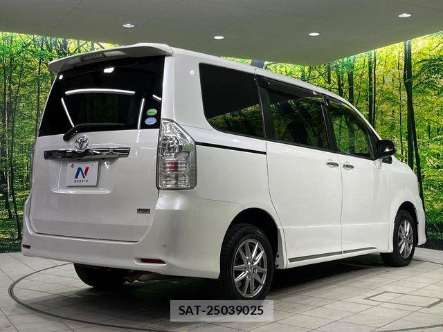 Toyota VOXY 2012-10 4991851-17