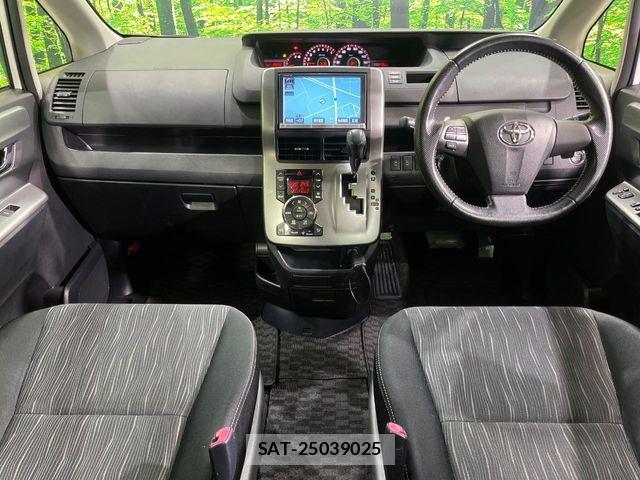 Toyota VOXY 2012-10 4991851-1