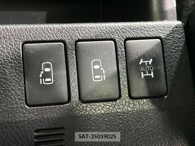 Toyota VOXY 2012-10 4991851-2