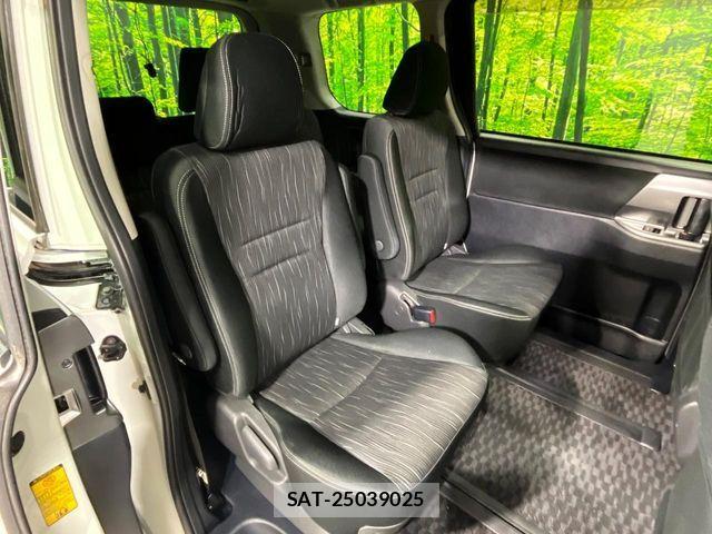 Toyota VOXY 2012-10 4991851-8