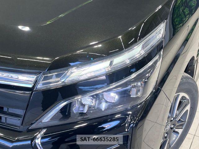 Toyota VOXY 2018-08 4991817-13
