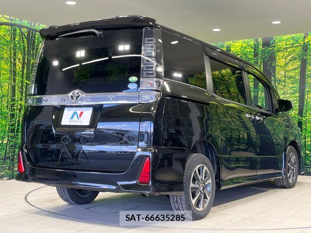 Toyota VOXY 2018-08 4991817-18