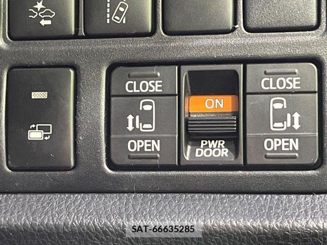 Toyota VOXY 2018-08 4991817-3