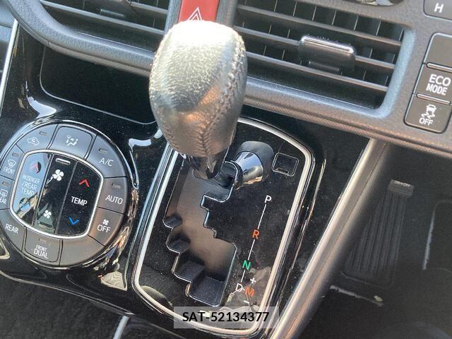 Toyota VOXY 2018-09 5881408-10