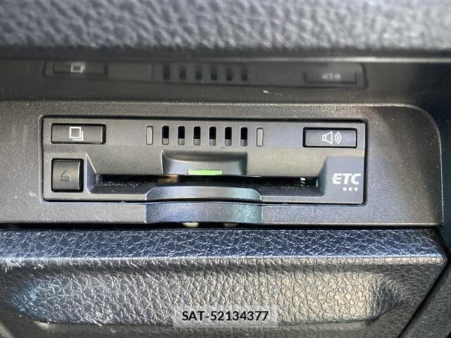 Toyota VOXY 2018-09 5881408-12
