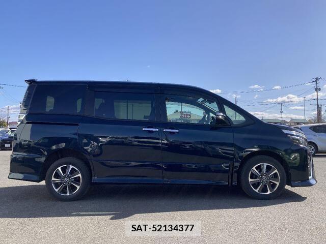 Toyota VOXY 2018-09 5881408-23
