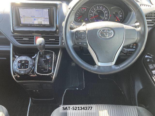 Toyota VOXY 2018-09 5881408-6