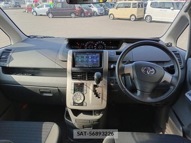 Toyota VOXY 2010-03 5881414-9