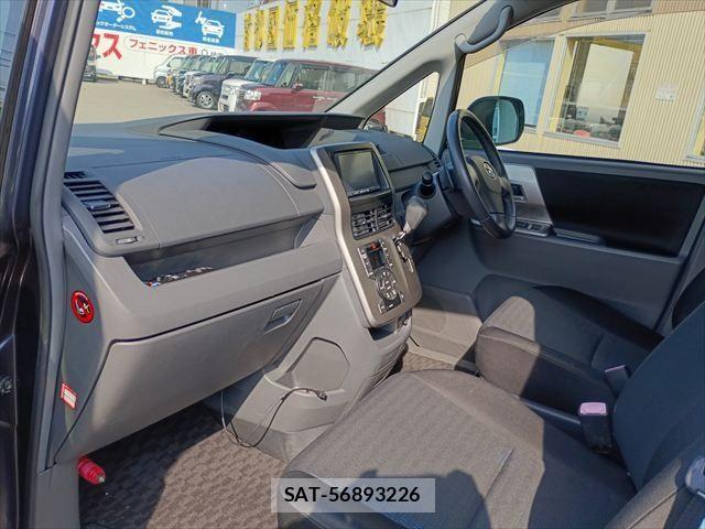 Toyota VOXY 2010-03 5881414-11