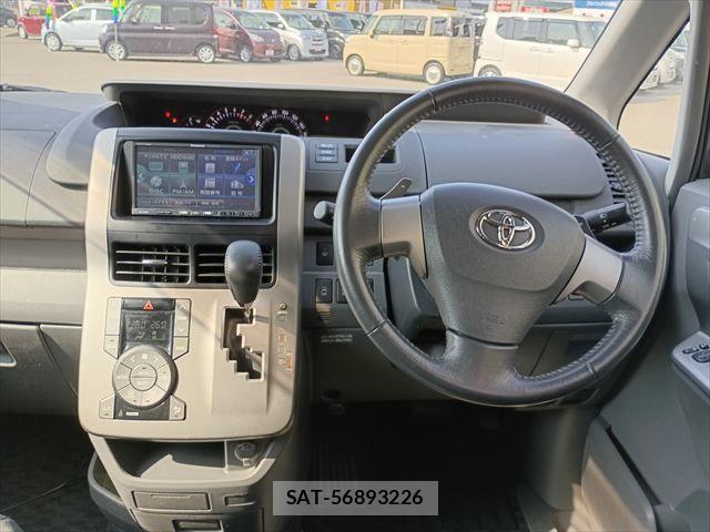 Toyota VOXY 2010-03 5881414-1