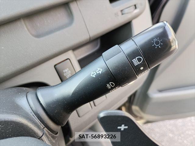 Toyota VOXY 2010-03 5881414-23