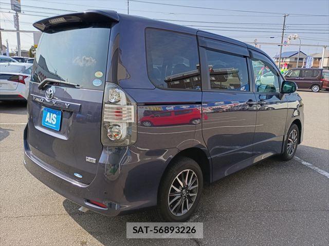 Toyota VOXY 2010-03 5881414-2