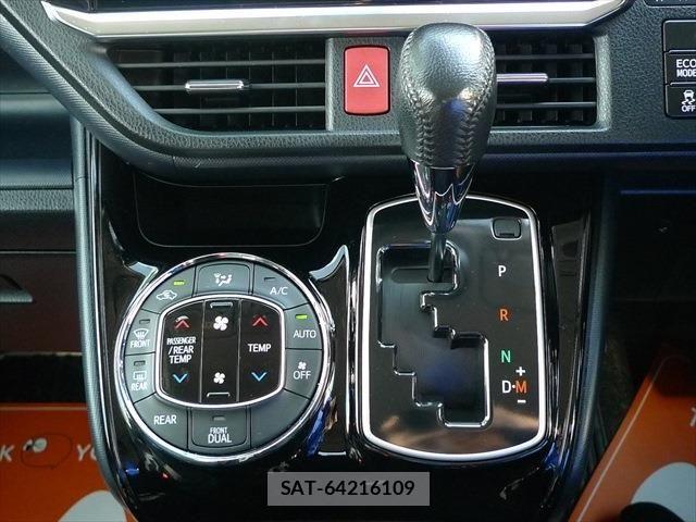 Toyota VOXY 2016-09 6220671-17