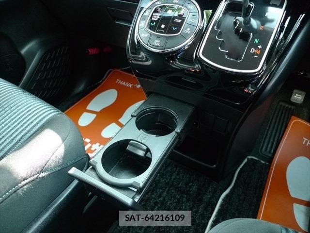 Toyota VOXY 2016-09 6220671-21