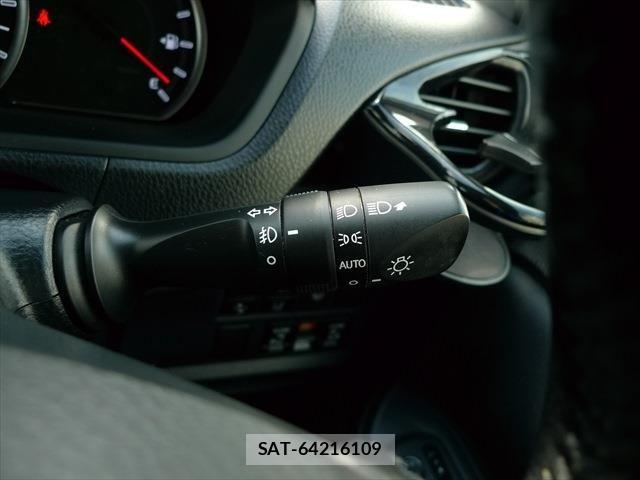 Toyota VOXY 2016-09 6220671-23