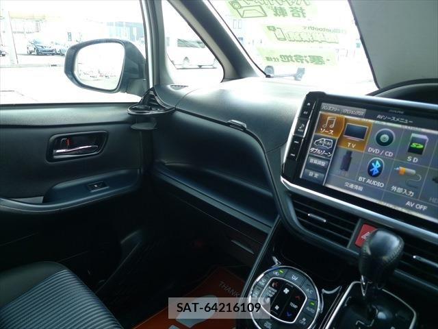 Toyota VOXY 2016-09 6220671-24