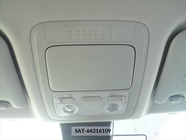 Toyota VOXY 2016-09 6220671-26