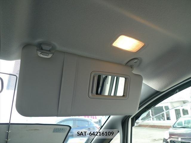 Toyota VOXY 2016-09 6220671-27