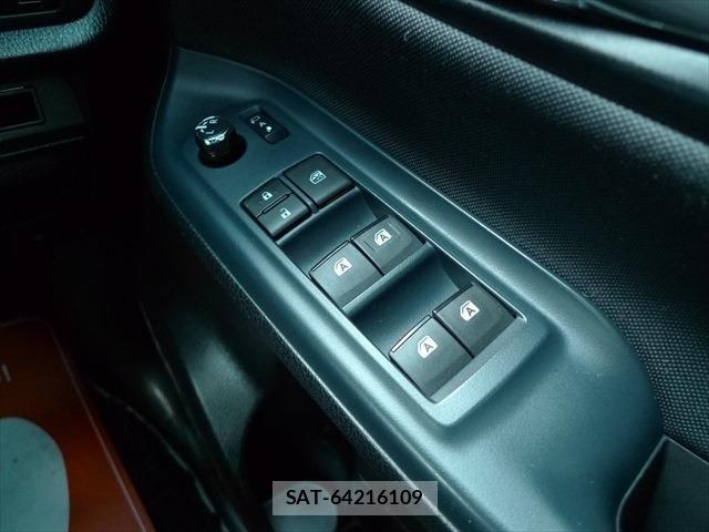 Toyota VOXY 2016-09 6220671-28