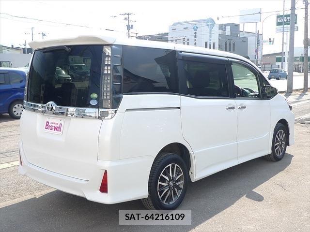 Toyota VOXY 2016-09 6220671-4