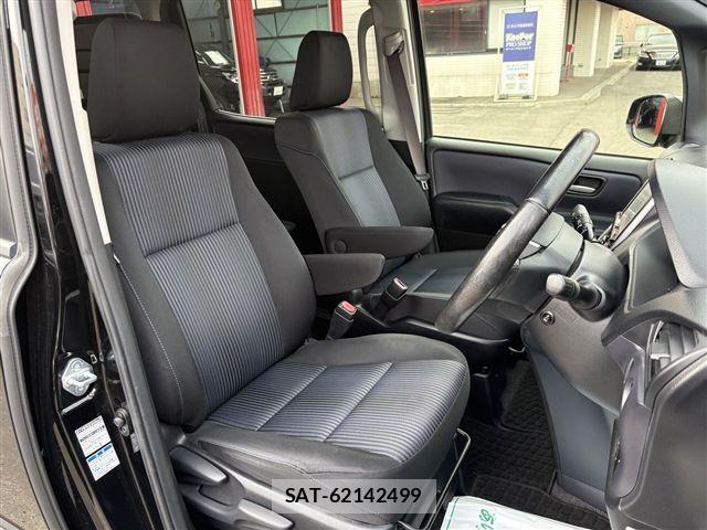 Toyota VOXY 2014-07 6277553-15