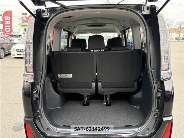 Toyota VOXY 2014-07 6277553-18