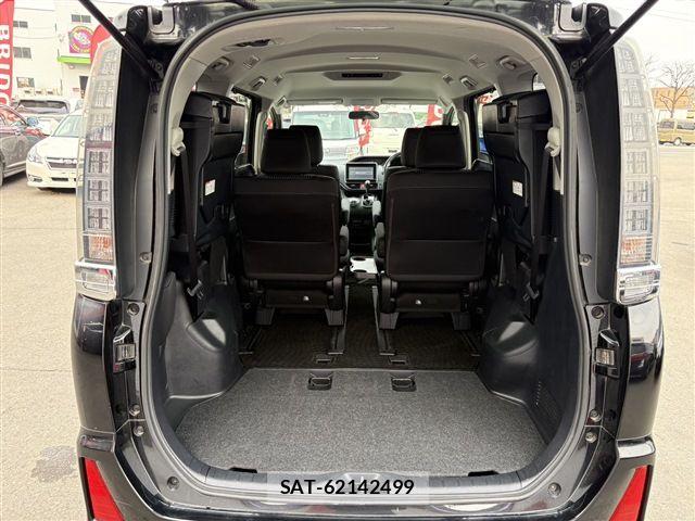 Toyota VOXY 2014-07 6277553-19