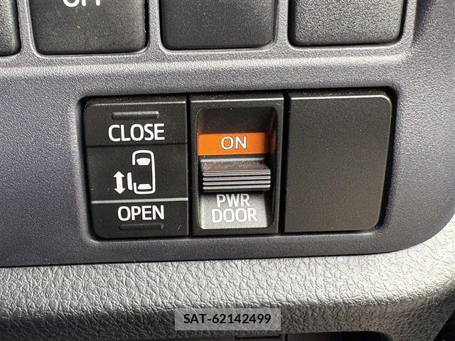 Toyota VOXY 2014-07 6277553-29