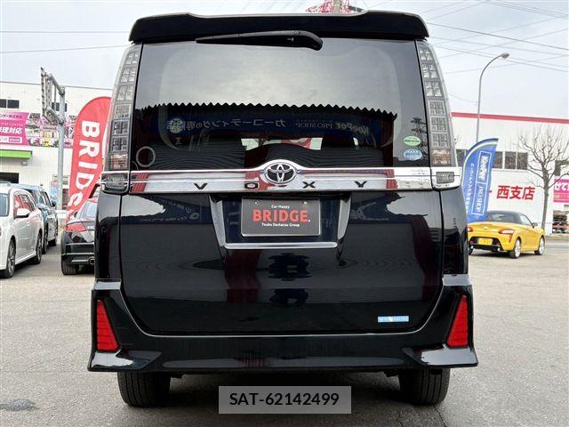 Toyota VOXY 2014-07 6277553-7
