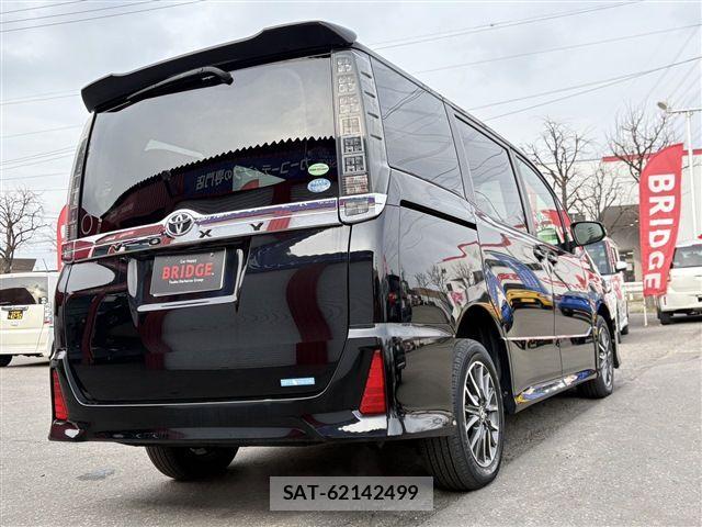 Toyota VOXY 2014-07 6277553-8
