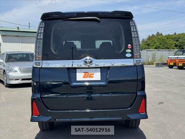 Toyota VOXY 2015-04 6504345-13