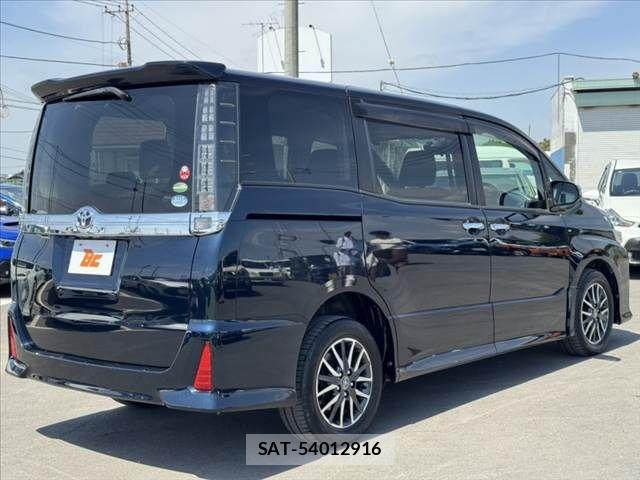 Toyota VOXY 2015-04 6504345-14