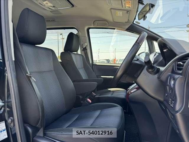 Toyota VOXY 2015-04 6504345-15