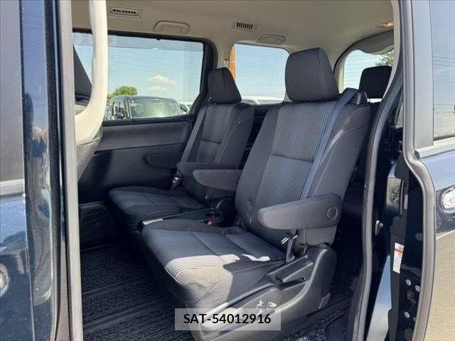 Toyota VOXY 2015-04 6504345-17