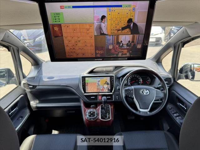 Toyota VOXY 2015-04 6504345-1