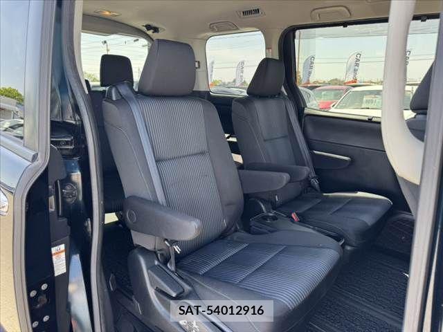 Toyota VOXY 2015-04 6504345-19