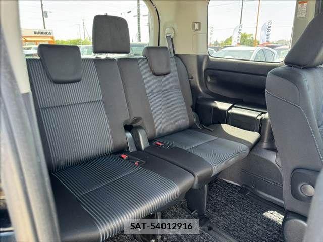 Toyota VOXY 2015-04 6504345-20