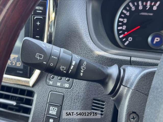 Toyota VOXY 2015-04 6504345-25