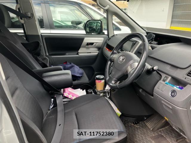 Toyota VOXY 2009-03 6615354-12
