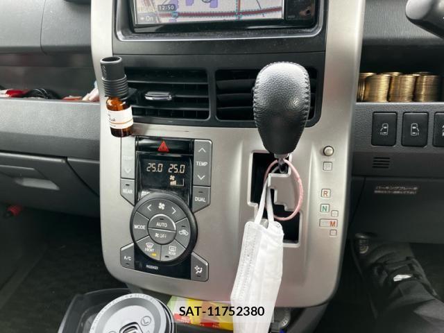Toyota VOXY 2009-03 6615354-17