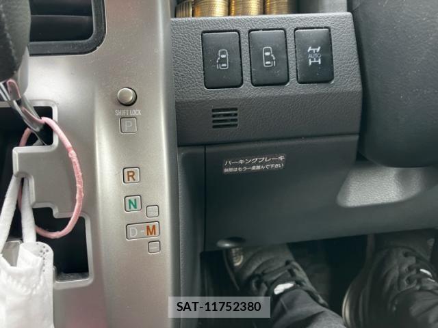 Toyota VOXY 2009-03 6615354-18
