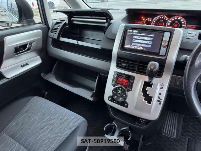 Toyota VOXY 2011-07 6615352-9
