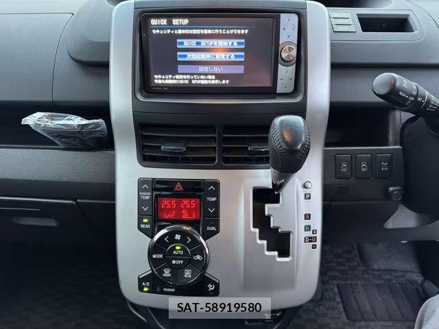 Toyota VOXY 2011-07 6615352-10