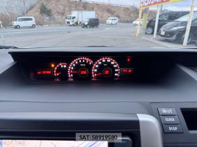 Toyota VOXY 2011-07 6615352-14