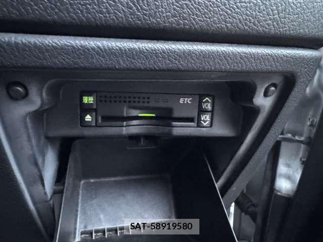 Toyota VOXY 2011-07 6615352-17