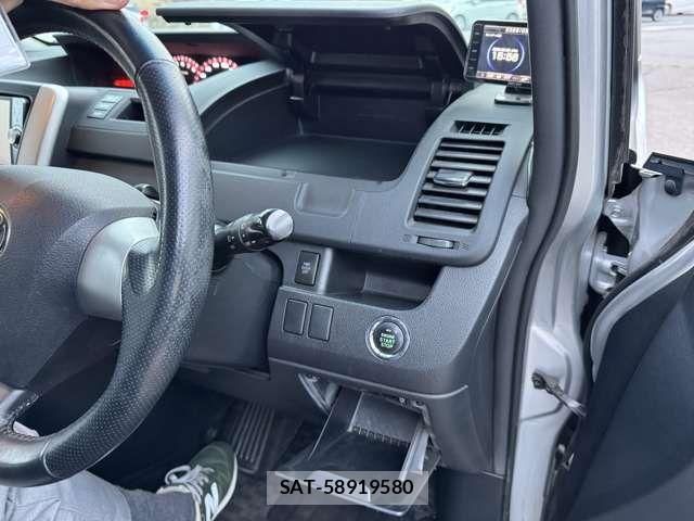 Toyota VOXY 2011-07 6615352-18