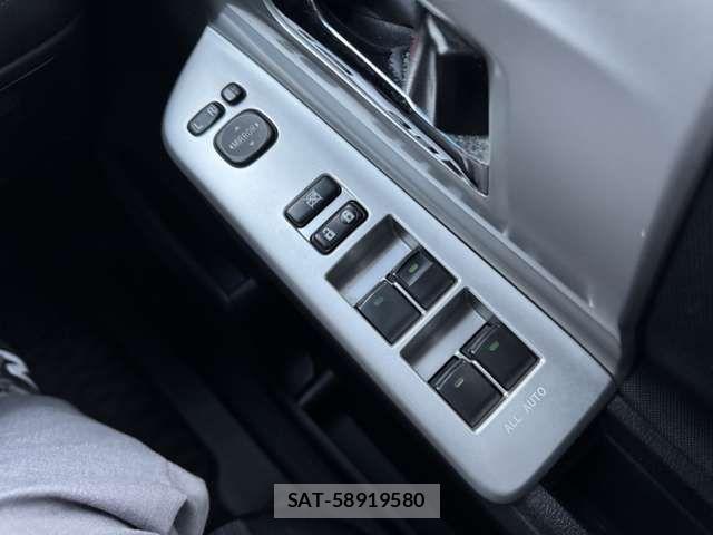 Toyota VOXY 2011-07 6615352-19