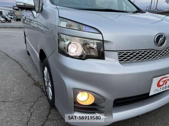 Toyota VOXY 2011-07 6615352-27