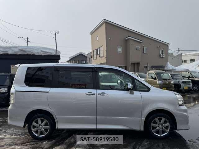 Toyota VOXY 2011-07 6615352-4
