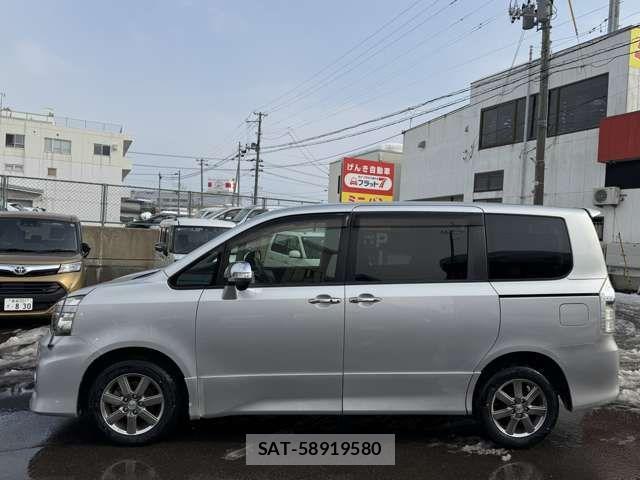 Toyota VOXY 2011-07 6615352-5